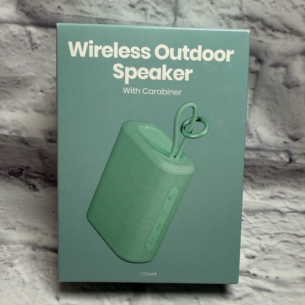 Green Wireless Outdoor Speaker with Carabiner